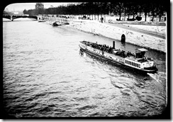 Bateau-mouche sur la Seine.