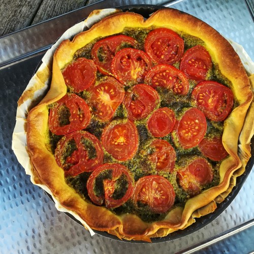 Tarte à la tomate pesto de roquette